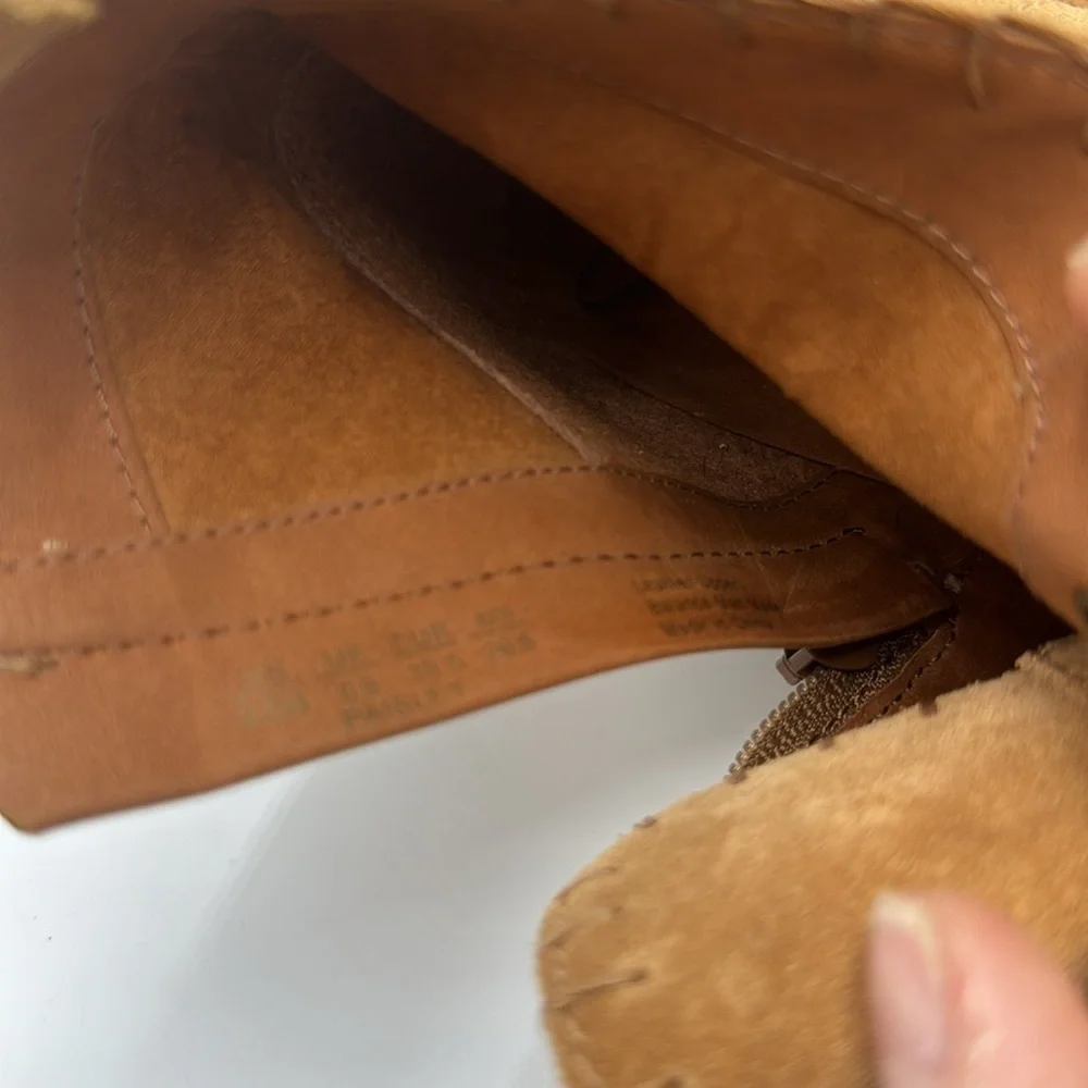 Zodiac tan Suede Ankle boots size 9 1/2 NWOT